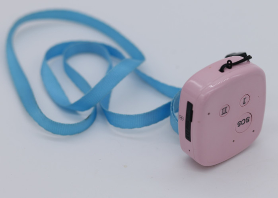 Pink Ukuran Lebih Kecil Gprs Real Time Gps Tracker Perangkat Untuk Orang Anak Pet